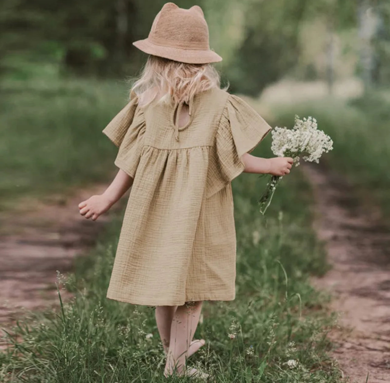 Vestido de niña encantador
